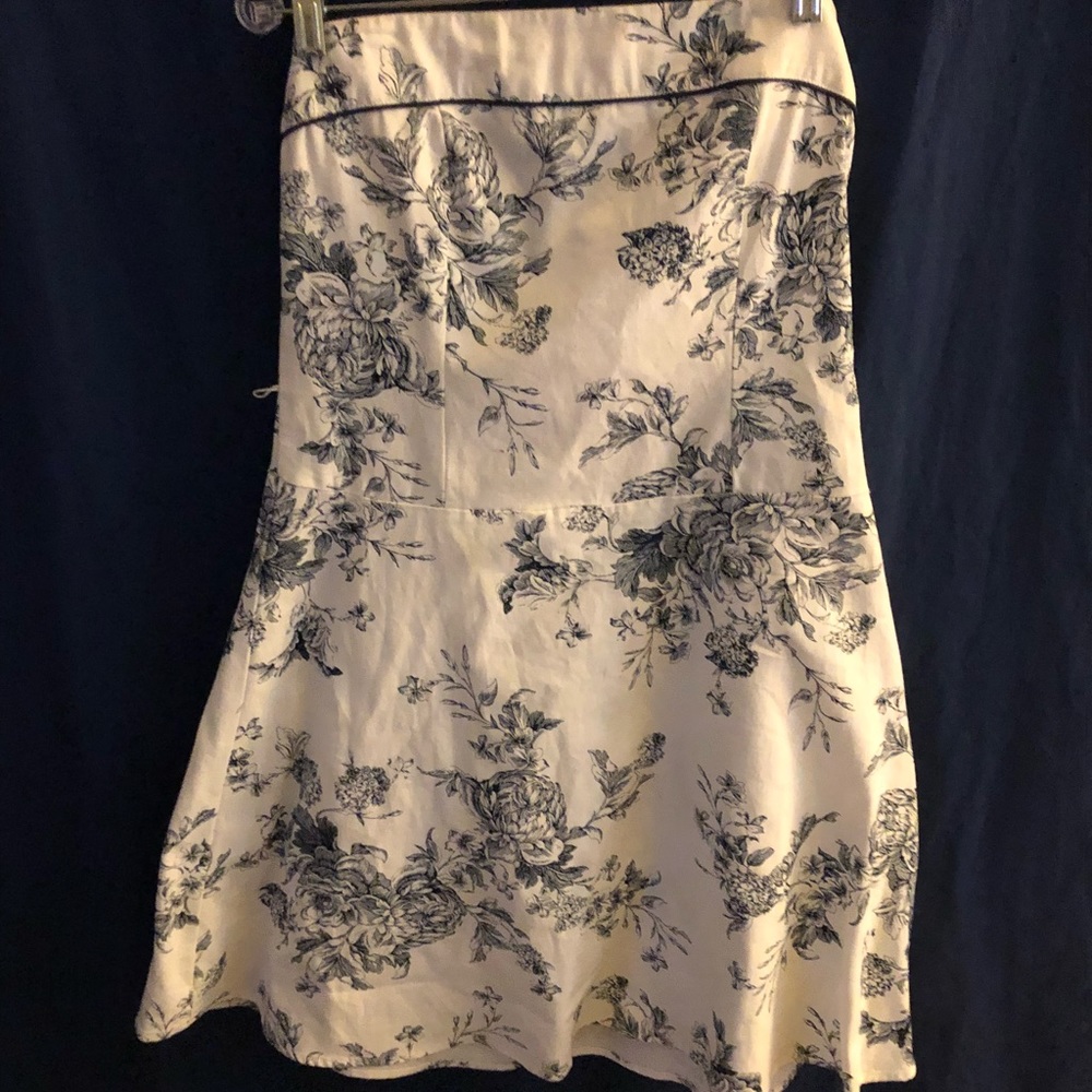Meet the parents floral patterned strapless dress
